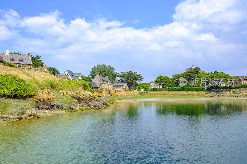 在法国布列塔尼Côtes d'Armor的Bréhat岛在夏天